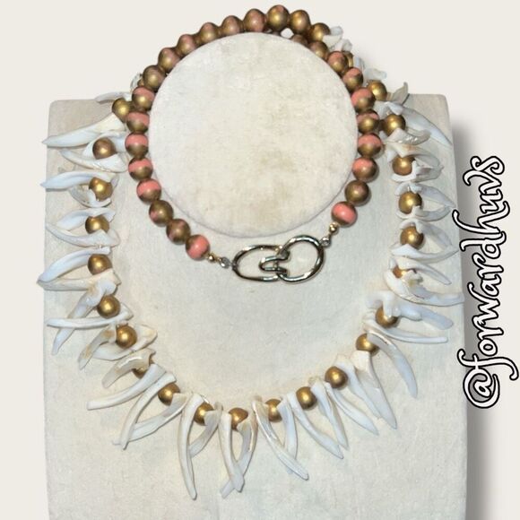 30-Inch Brutalist Jewelry Necklace with Jagged Shells, Brass and Pink Beads - Picture 4 of 7